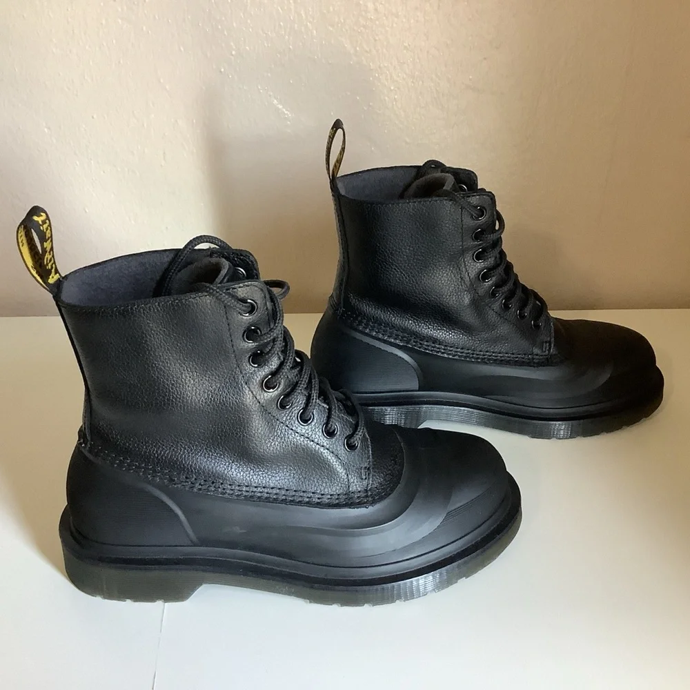 Dr. Martens Boots Women’s US 7, Men’s US 6
